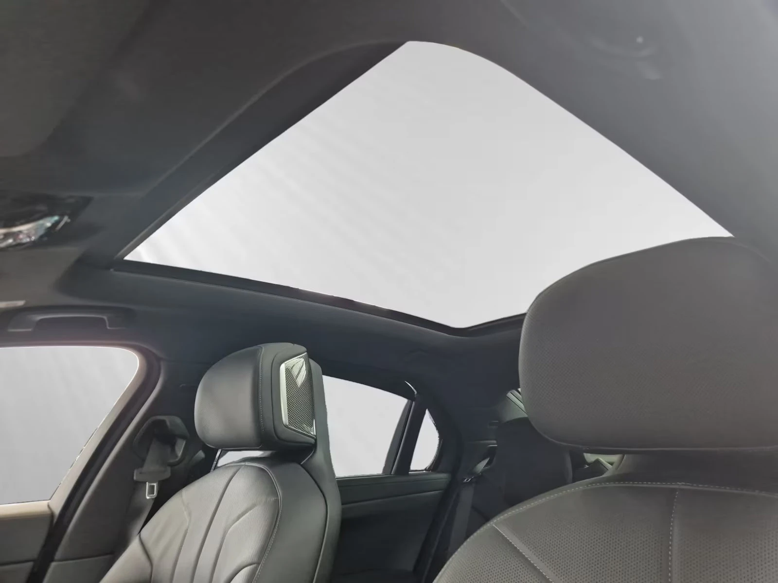 BMW 750 e/xDRIVE/313HP/M-SPORT PRO/360/PANO/ACC/HUD/591z, снимка 12 - Автомобили и джипове - 55260417