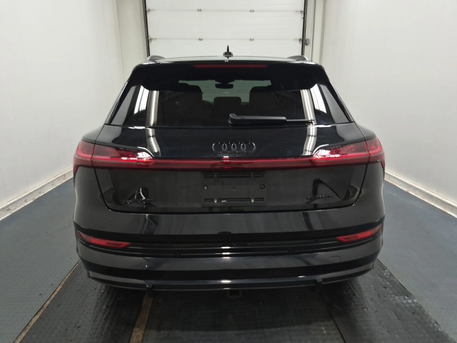 Audi E-Tron Technik* B&O* Matrix* 360 Камера* Подгрев, снимка 5 - Автомобили и джипове - 55271559