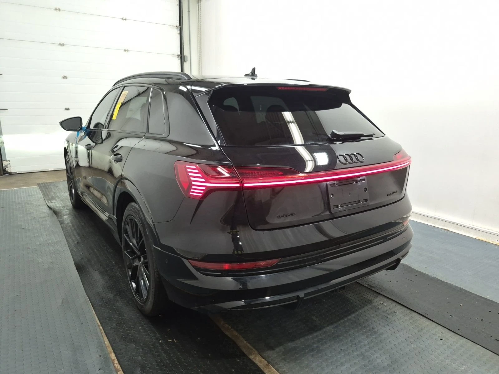 Audi E-Tron Technik* B&O* Matrix* 360 Камера* Подгрев, снимка 4 - Автомобили и джипове - 55271559