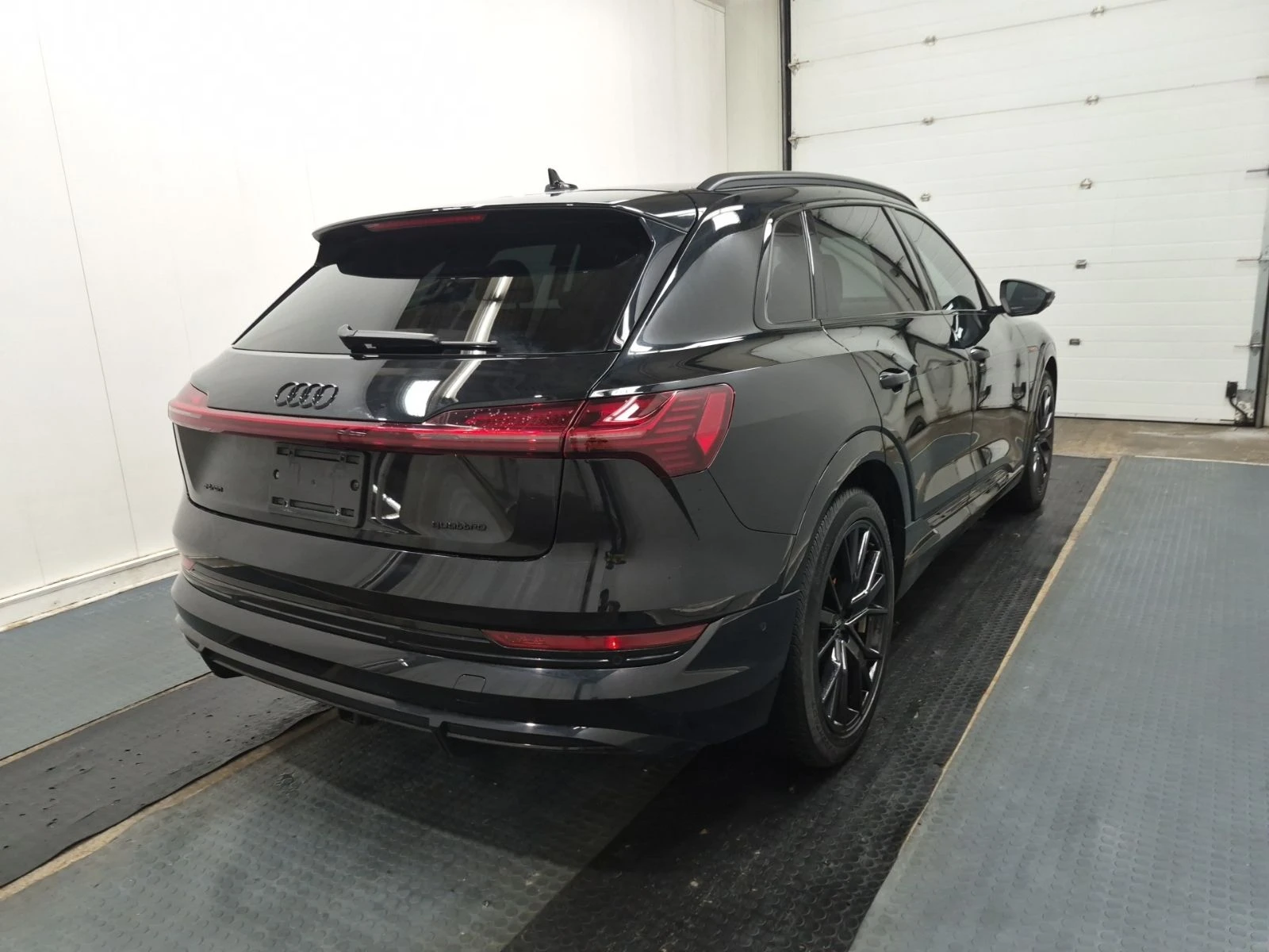 Audi E-Tron Technik* B&O* Matrix* 360 Камера* Подгрев, снимка 6 - Автомобили и джипове - 55271559
