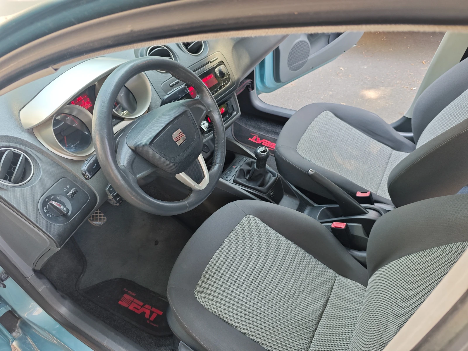 Seat Ibiza 1.4 Газ * клима* , снимка 10 - Автомобили и джипове - 55806653