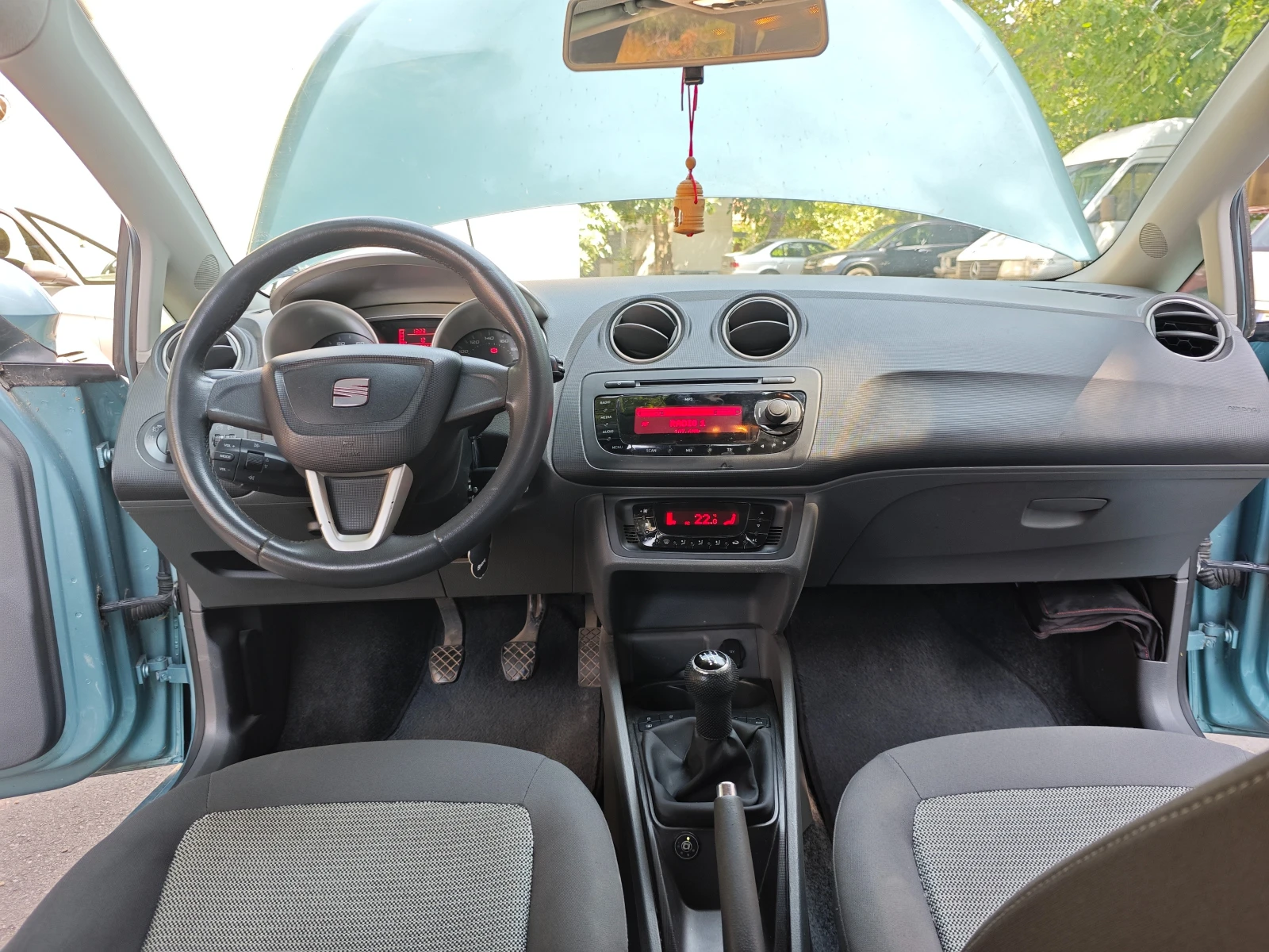 Seat Ibiza 1.4 Газ * клима* , снимка 9 - Автомобили и джипове - 55806653