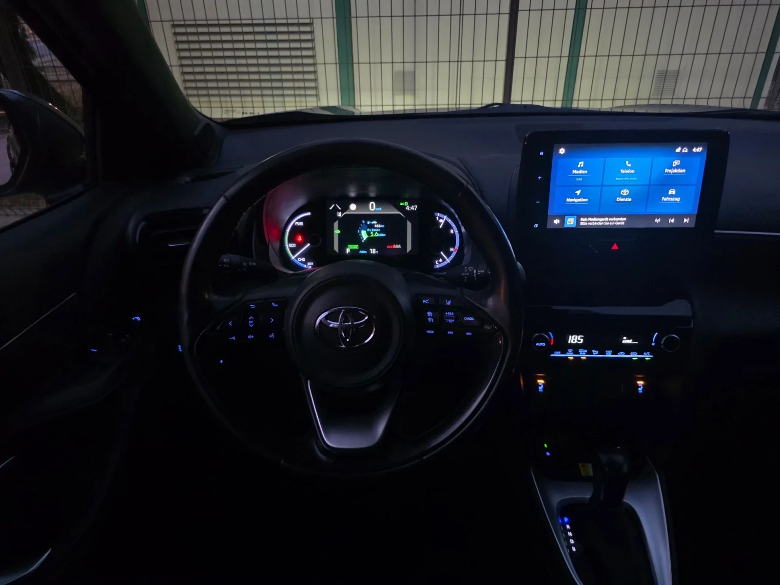 Toyota Yaris Cross Hybrid* NAVI* LED* KEYLESS* KAMERA* DISTRONIC* , снимка 13 - Автомобили и джипове - 56013552