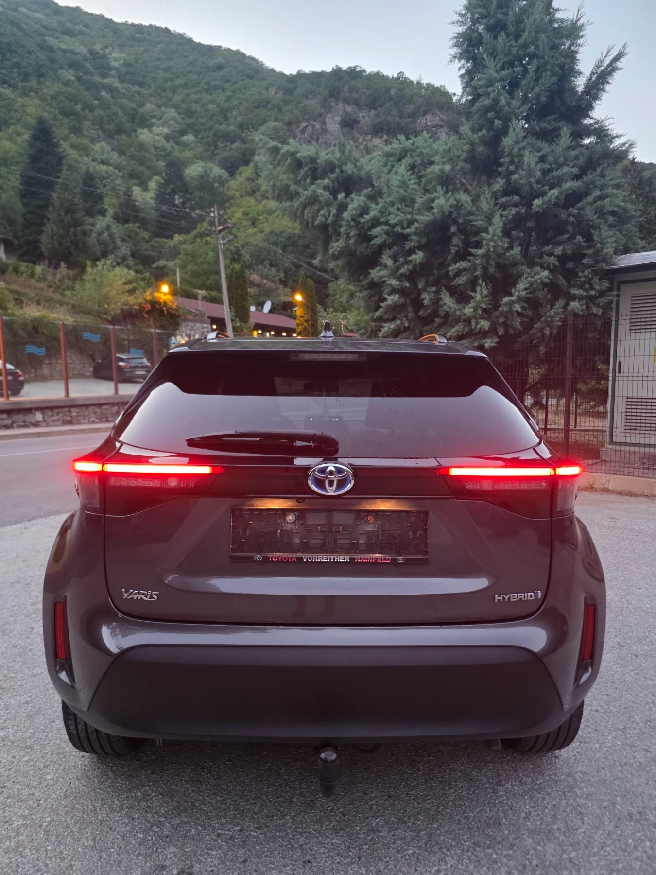 Toyota Yaris Cross Hybrid* NAVI* LED* KEYLESS* KAMERA* DISTRONIC* , снимка 6 - Автомобили и джипове - 56013552