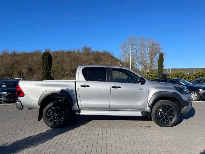 Toyota Hilux 2.8 D-4D/ INVINCIBLE/DOUBLE CAB/ JBL/ 360/ LED/, снимка 9 - Автомобили и джипове - 48522011