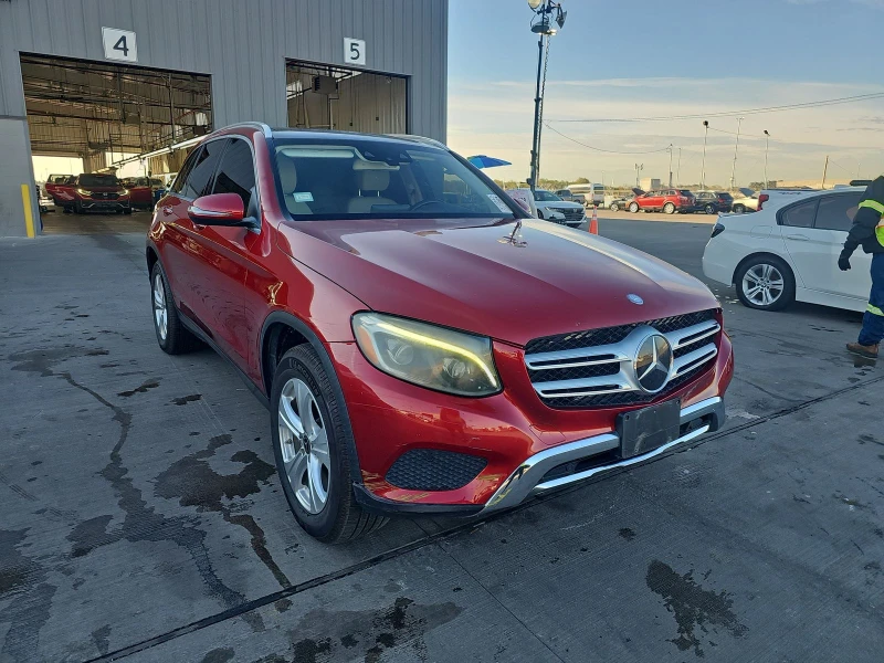 Mercedes-Benz GLC 300 СЛЕДЕНЕ НА ЛЕНТИ/ПОДГРЕВ/ПАНО/КАМЕРА/PARK. ASSIST , снимка 3 - Автомобили и джипове - 48603676