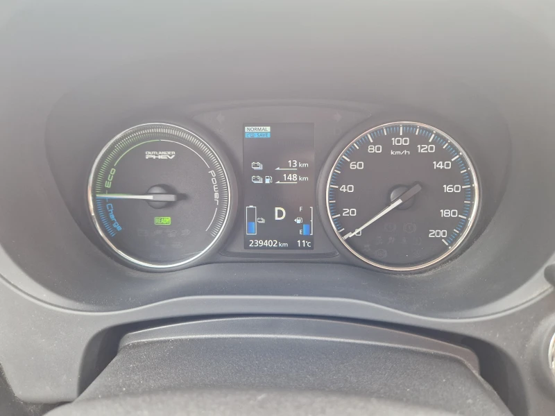 Mitsubishi Outlander PHEV 2016 | Реални км | Обслужена | 360 , снимка 12 - Автомобили и джипове - 53416421