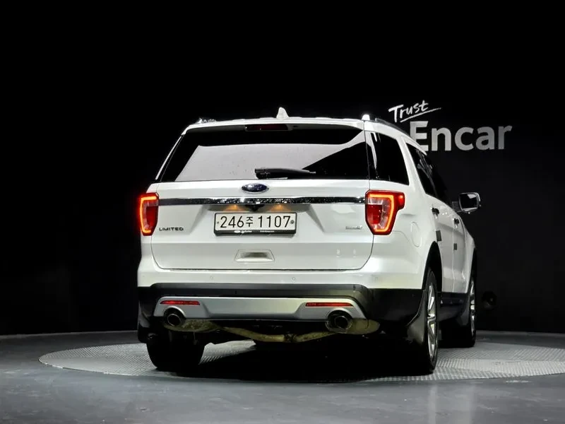 Ford Explorer 2.3 AWD, снимка 4 - Автомобили и джипове - 54351535