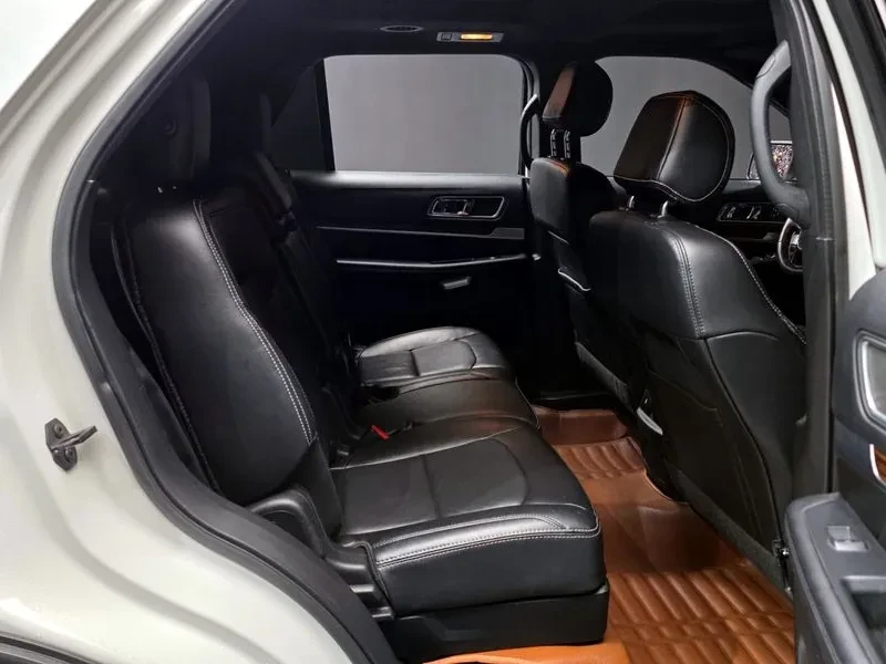 Ford Explorer 2.3 AWD, снимка 12 - Автомобили и джипове - 54351535