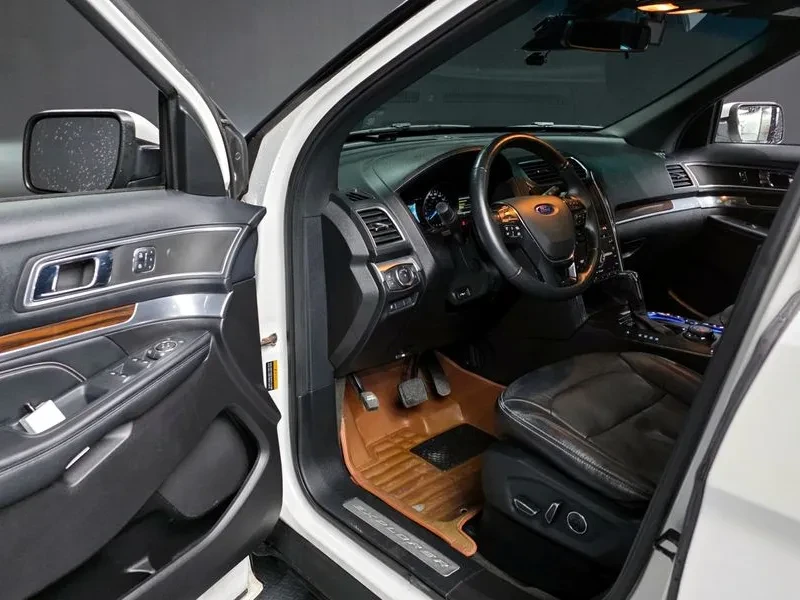 Ford Explorer 2.3 AWD, снимка 10 - Автомобили и джипове - 54351535