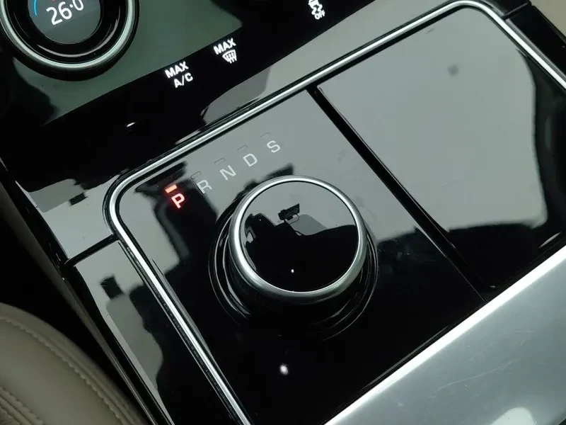 Land Rover Range Rover Velar, снимка 9 - Автомобили и джипове - 54515157