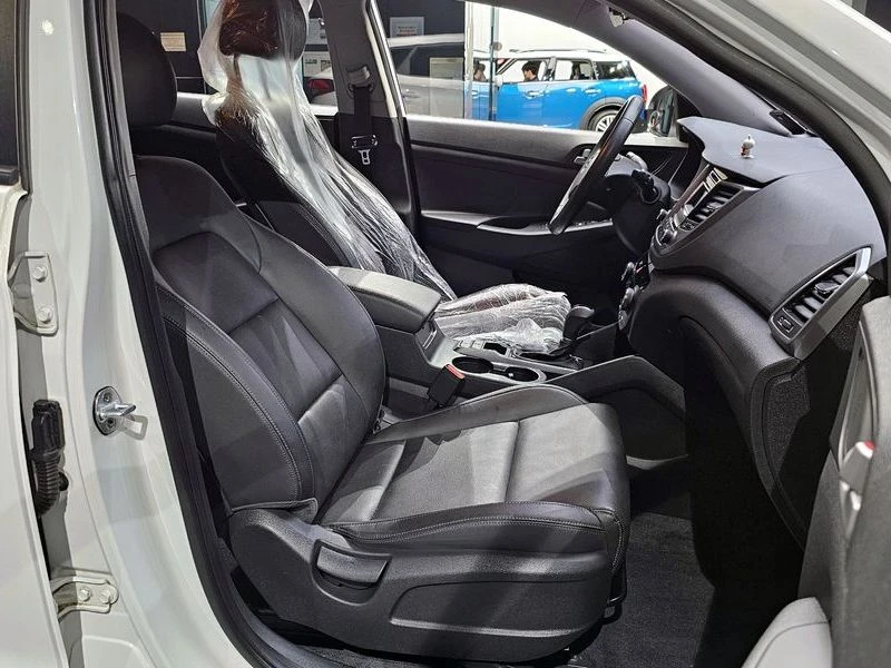 Hyundai Tucson Diesel 1.7 2WD| 115к.с.| ВКЛ.ТЕХНОТЕСТ, снимка 10 - Автомобили и джипове - 55293517