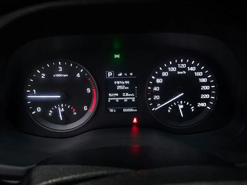 Hyundai Tucson Diesel 1.7 2WD| 115к.с.| ВКЛ.ТЕХНОТЕСТ, снимка 8 - Автомобили и джипове - 55293517