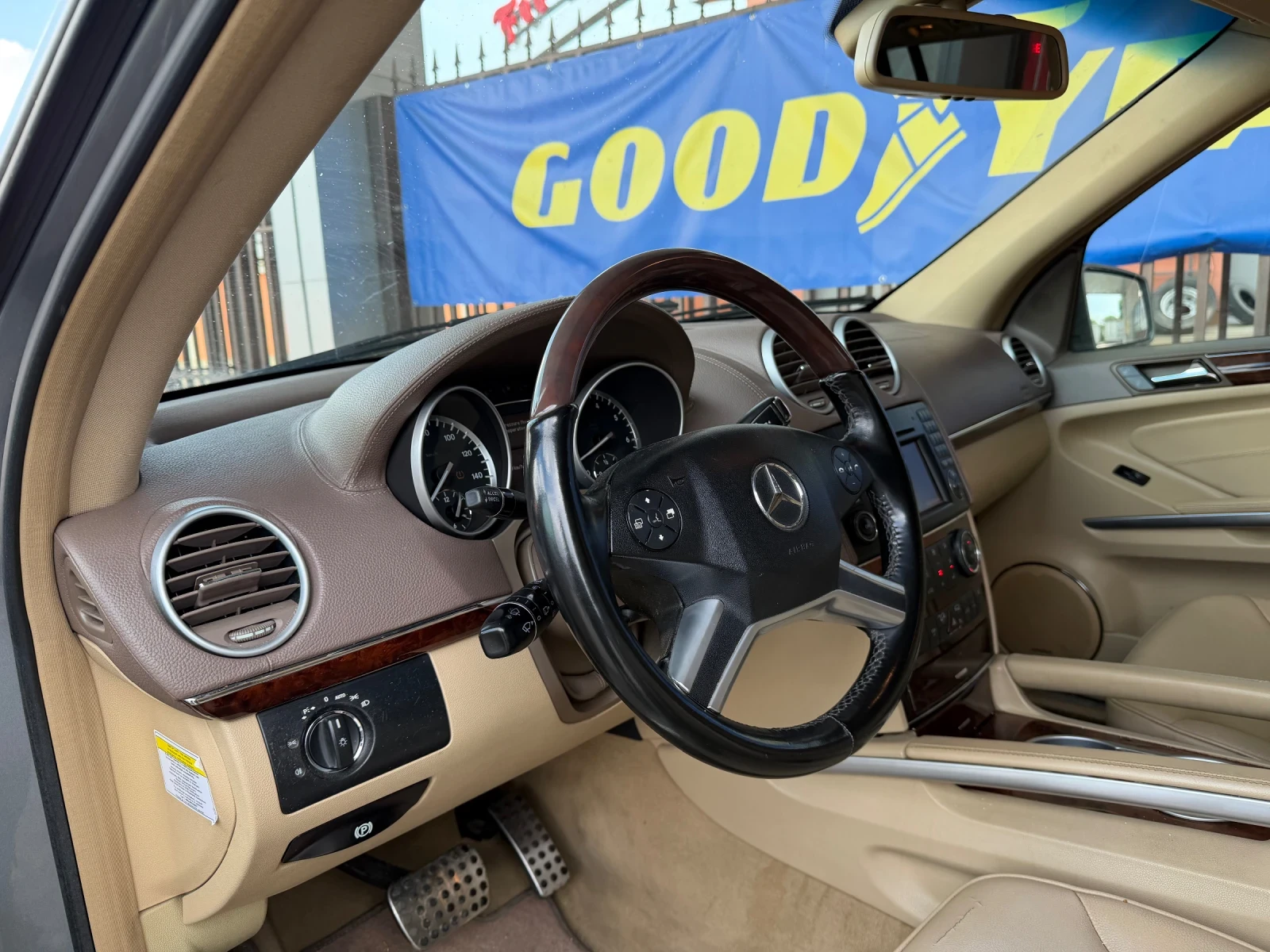Mercedes-Benz GL 450 ГАЗОВ* ИНЖЕКЦИОН* FACELIFT* V8, снимка 12 - Автомобили и джипове - 54645720