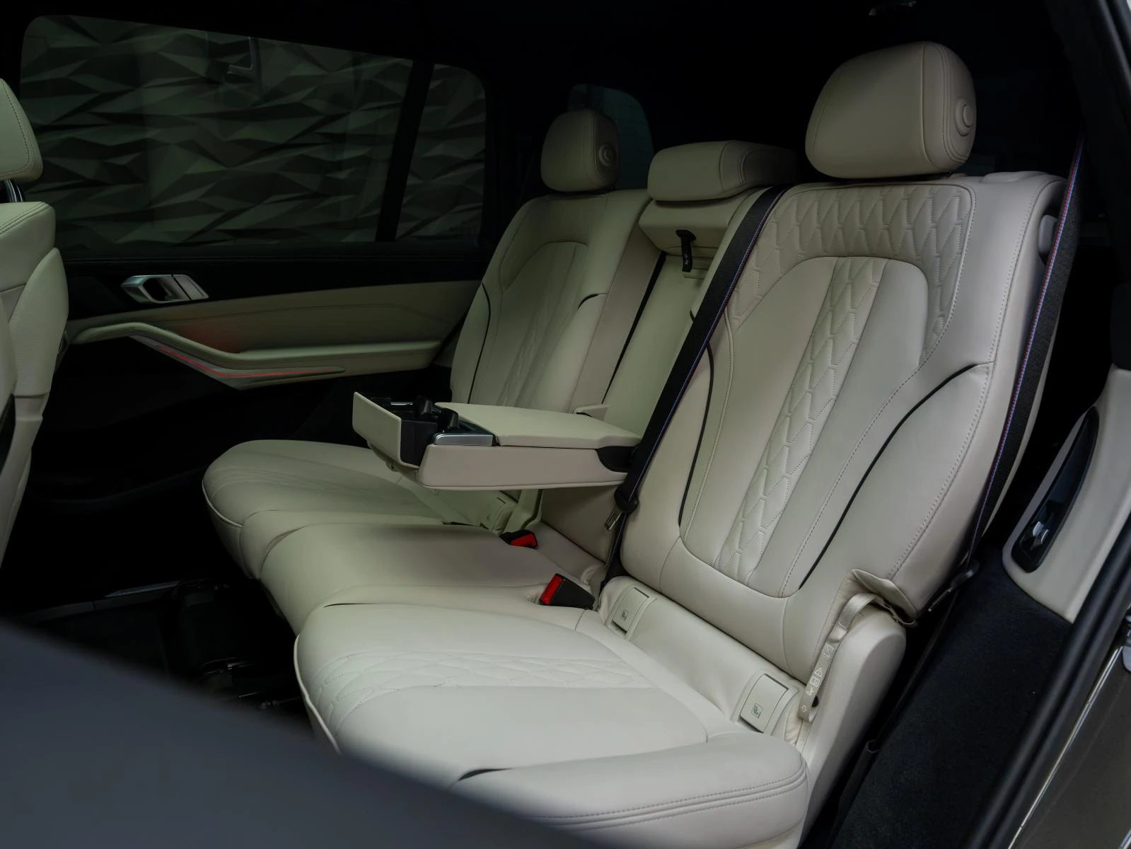 BMW X7 40i* XDRIVE* H&K* M SPORT* PANO* 360CAM* GLOW*  | Mobile.bg � ����������� 7