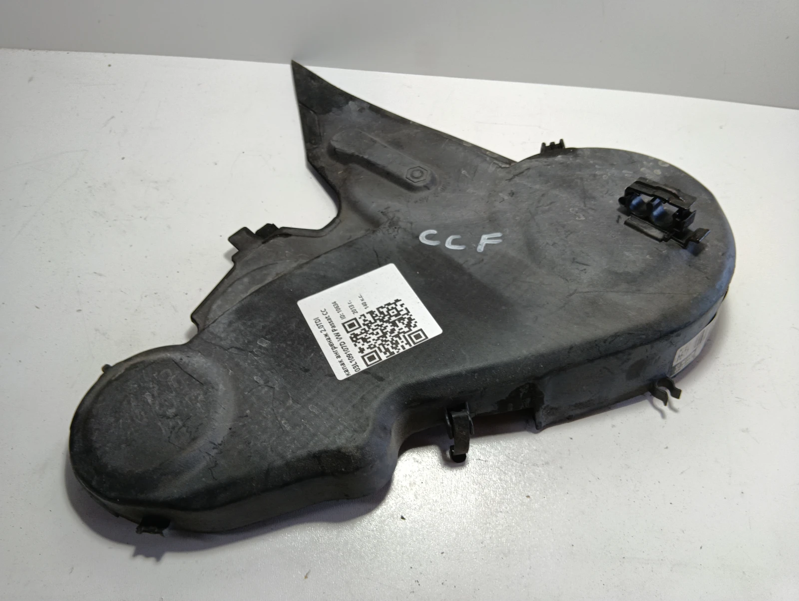 капак ангренаж 2.0TDI 03L109107D VW Passat CC