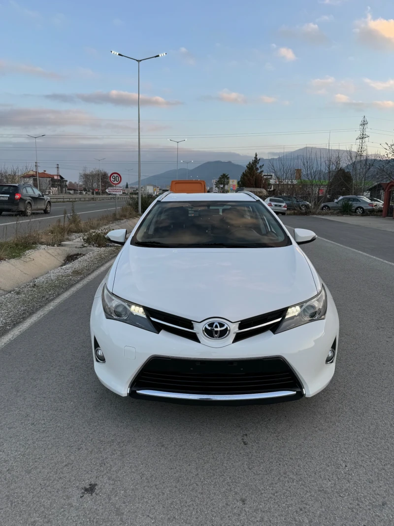 Toyota Auris 1.6i, снимка 2 - Автомобили и джипове - 49572356