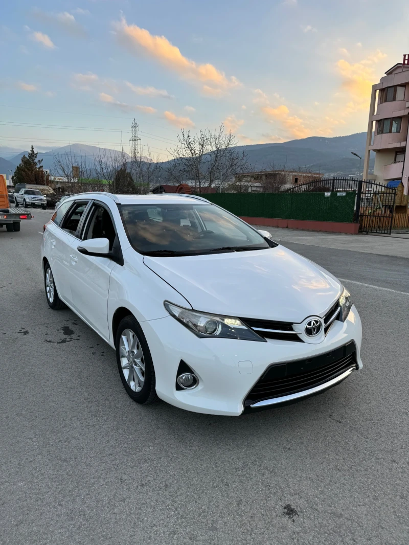 Toyota Auris 1.6i, снимка 3 - Автомобили и джипове - 48499071