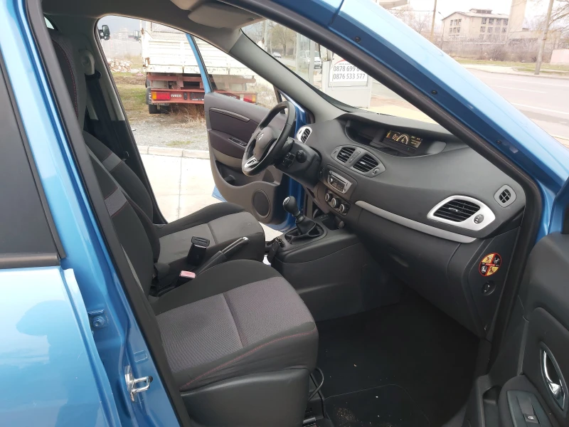 Renault Scenic, снимка 17 - Автомобили и джипове - 48443032