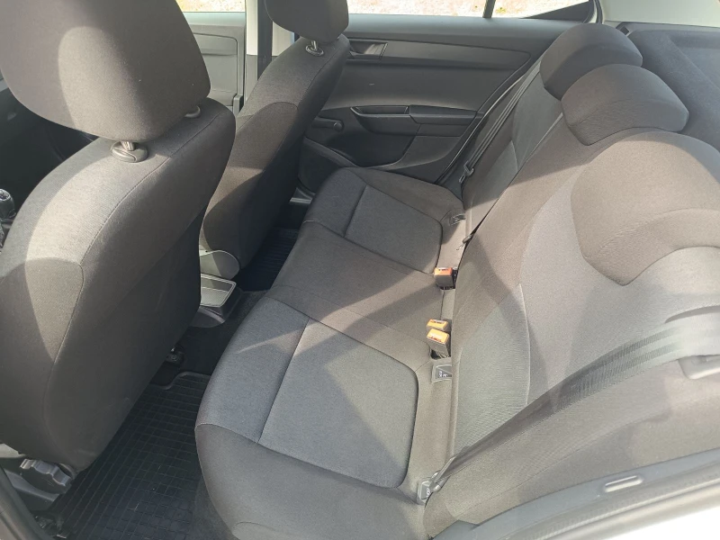 Skoda Fabia 2018г./Отлично състояние, снимка 13 - Автомобили и джипове - 48992618