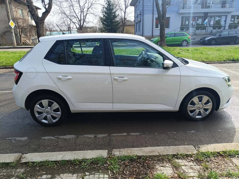 Skoda Fabia 2018г./Отлично състояние, снимка 4 - Автомобили и джипове - 48992618