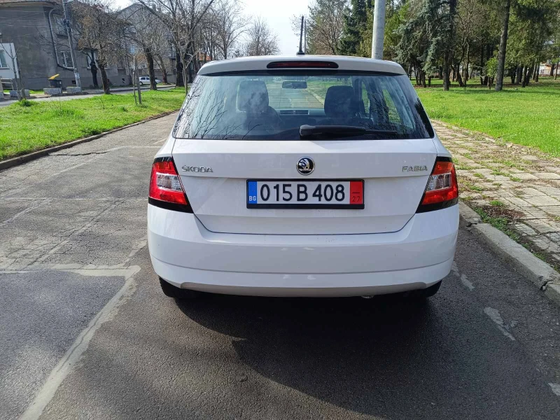 Skoda Fabia 2018г./Отлично състояние, снимка 6 - Автомобили и джипове - 48992618