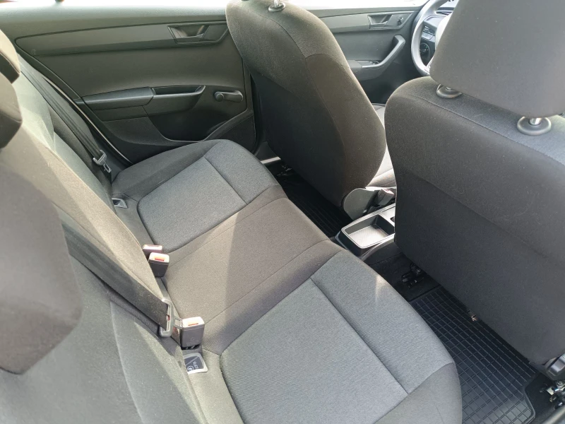 Skoda Fabia 2018г./Отлично състояние, снимка 14 - Автомобили и джипове - 48992618