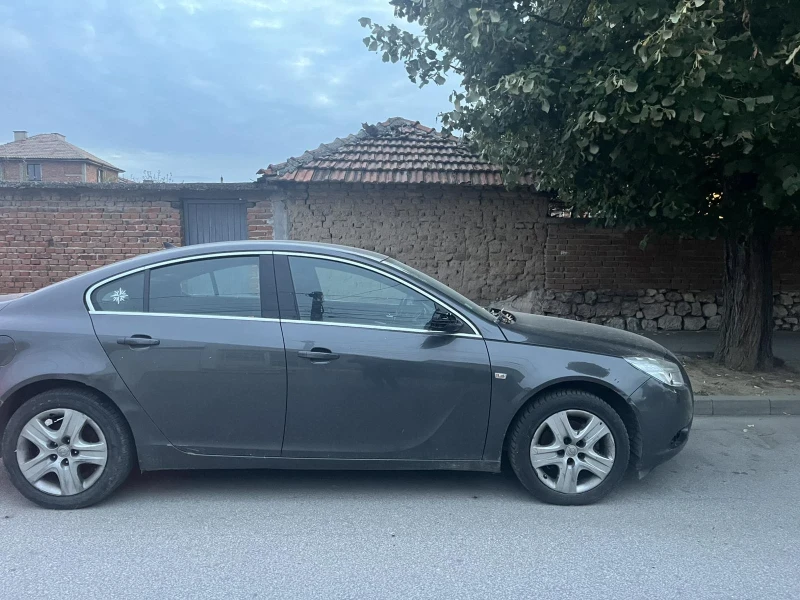 Opel Insignia, снимка 2 - Автомобили и джипове - 52336563