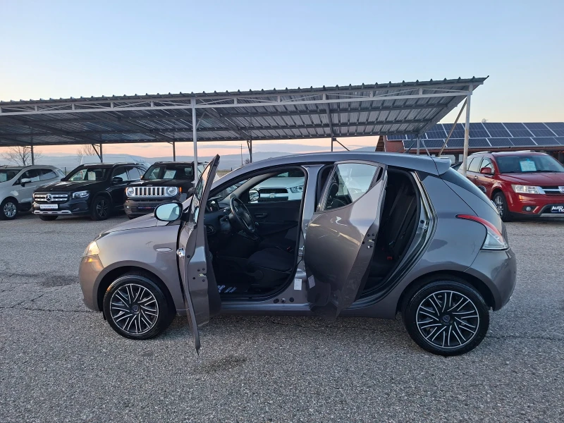 Lancia Ypsilon 1, 2 i Gpl, снимка 9 - Автомобили и джипове - 52860420