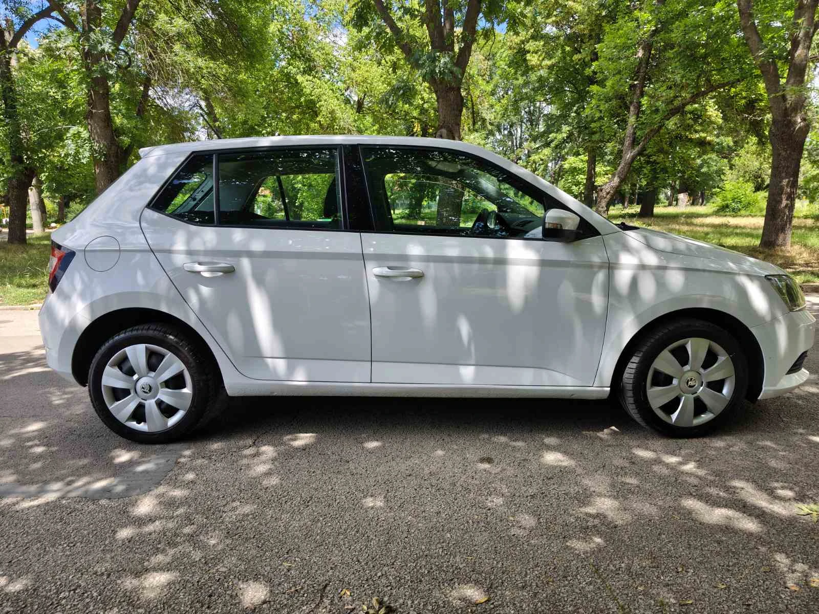 Skoda Fabia 2018г., снимка 3 - Автомобили и джипове - 48992618