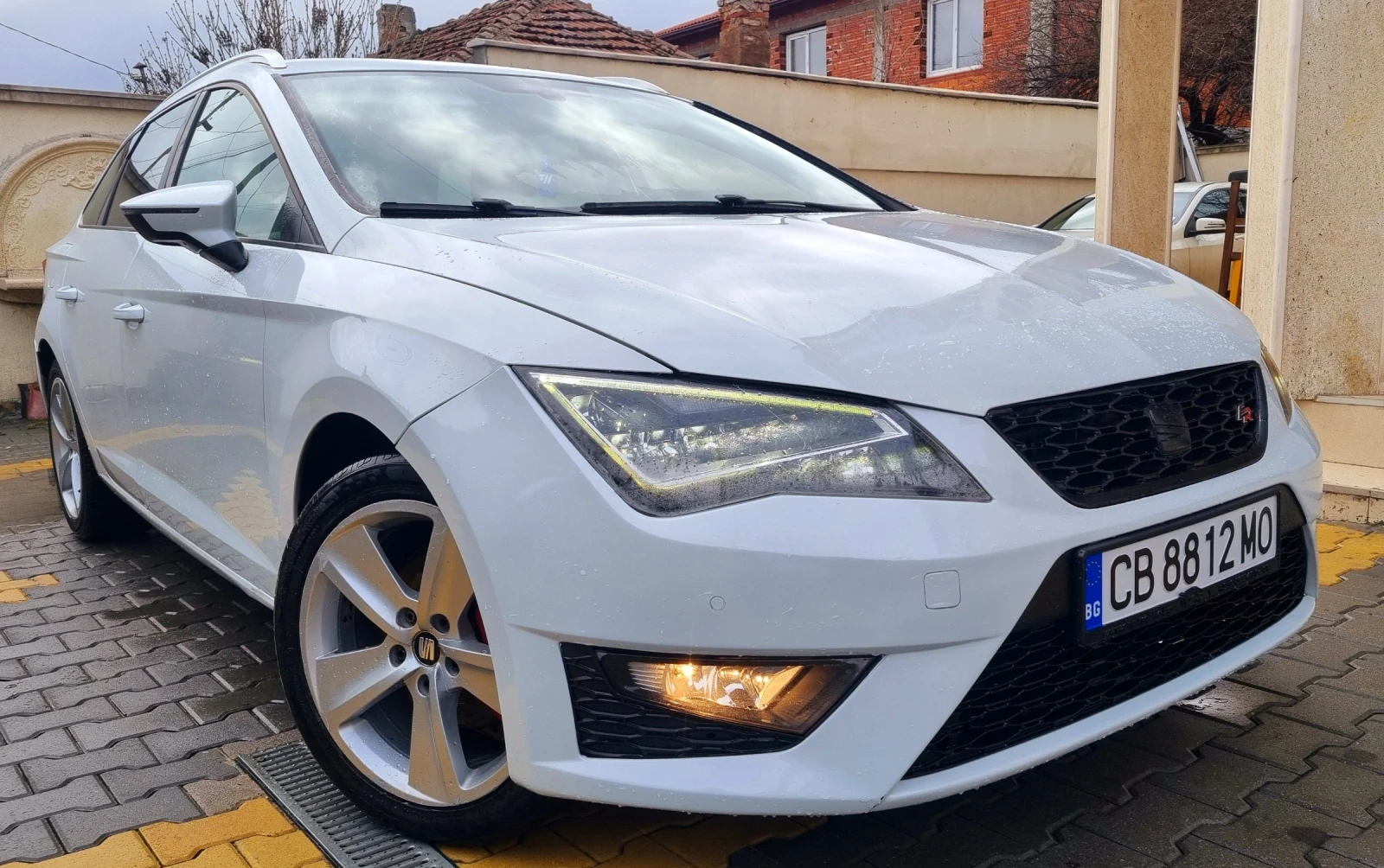 Seat Leon 2.0TDI 150HP 7-DSG            АВТОМАТ FR-LINE TOП - изображение 2