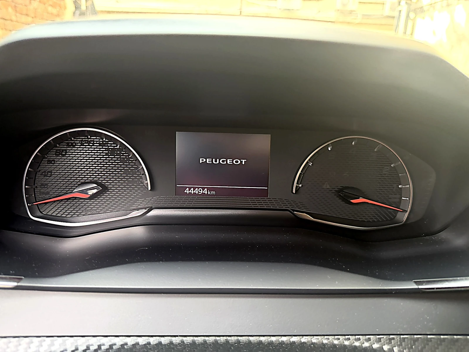 Peugeot 2008 1.2 PureTech 130 к.с. EAT8 ГАРАНЦИЯ , снимка 15 - Автомобили и джипове - 54138839