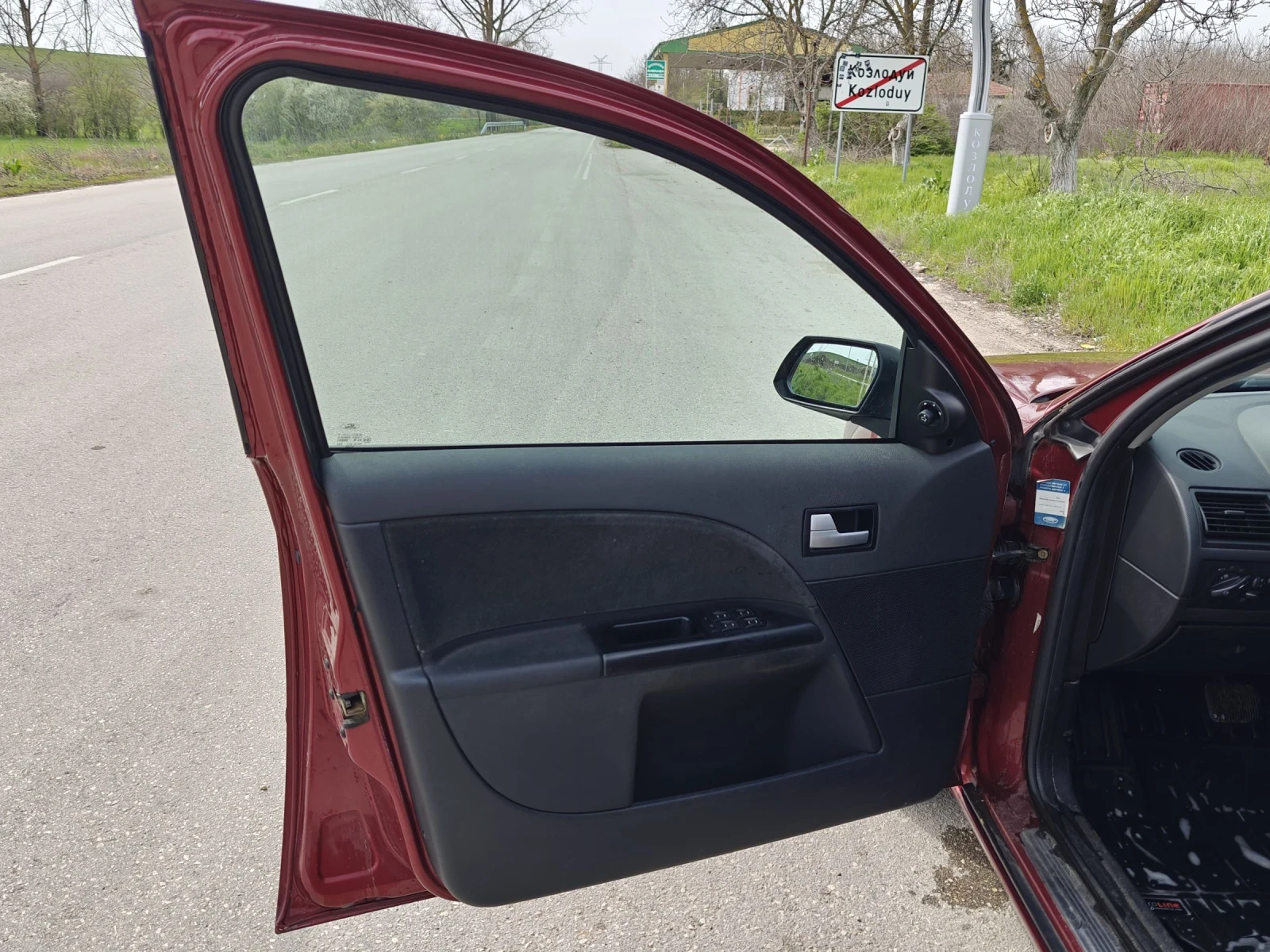 Ford Mondeo Ghia 2.0 16V, снимка 8 - Автомобили и джипове - 54264048