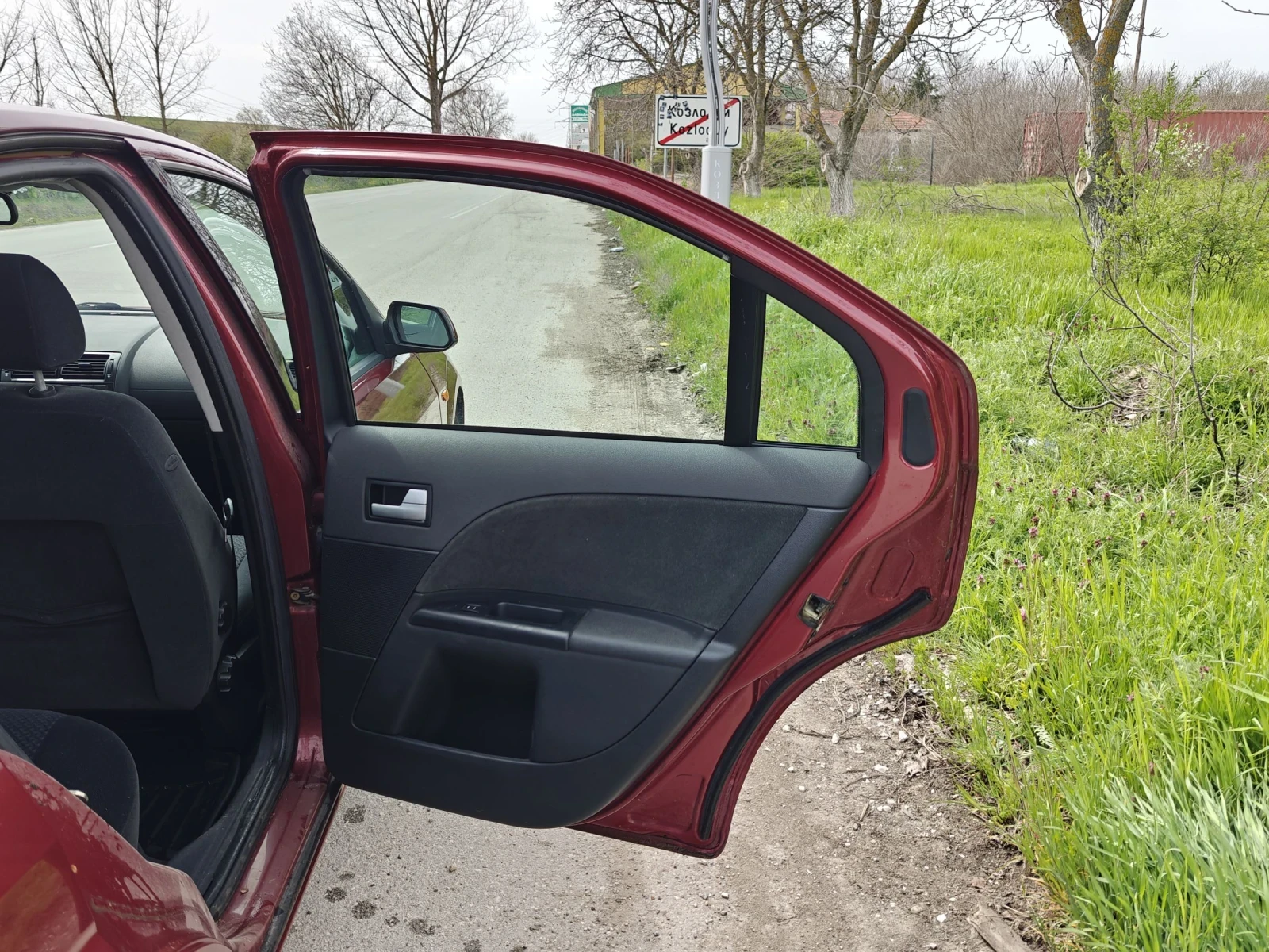 Ford Mondeo Ghia 2.0 16V, снимка 13 - Автомобили и джипове - 54264048