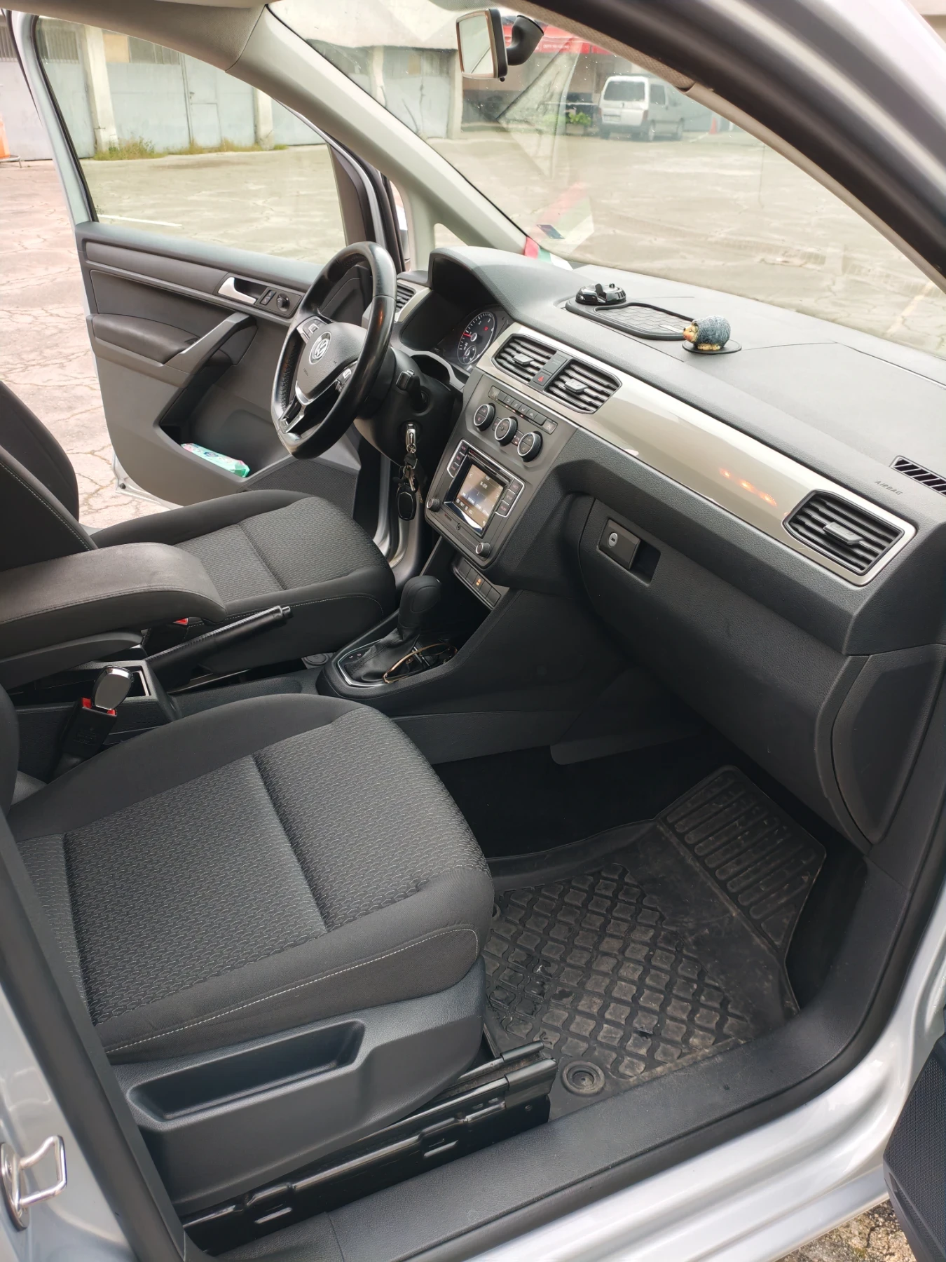 VW Caddy Vw Caddy Maxi* 2015г. * DSG* 7 местен отличен!, снимка 5 - Автомобили и джипове - 54382650