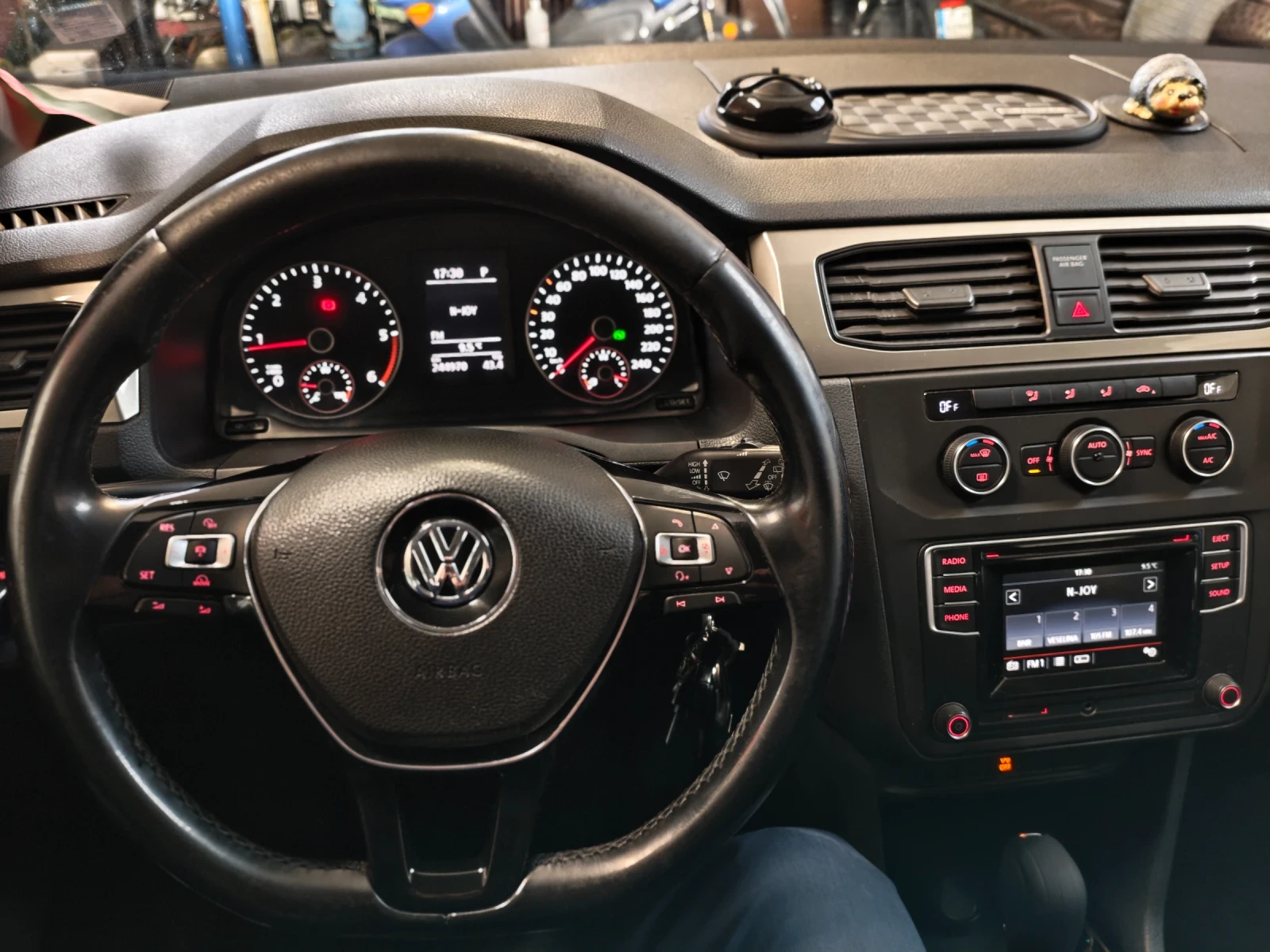 VW Caddy Vw Caddy Maxi* 2015г. * DSG* 7 местен отличен!, снимка 4 - Автомобили и джипове - 54382650