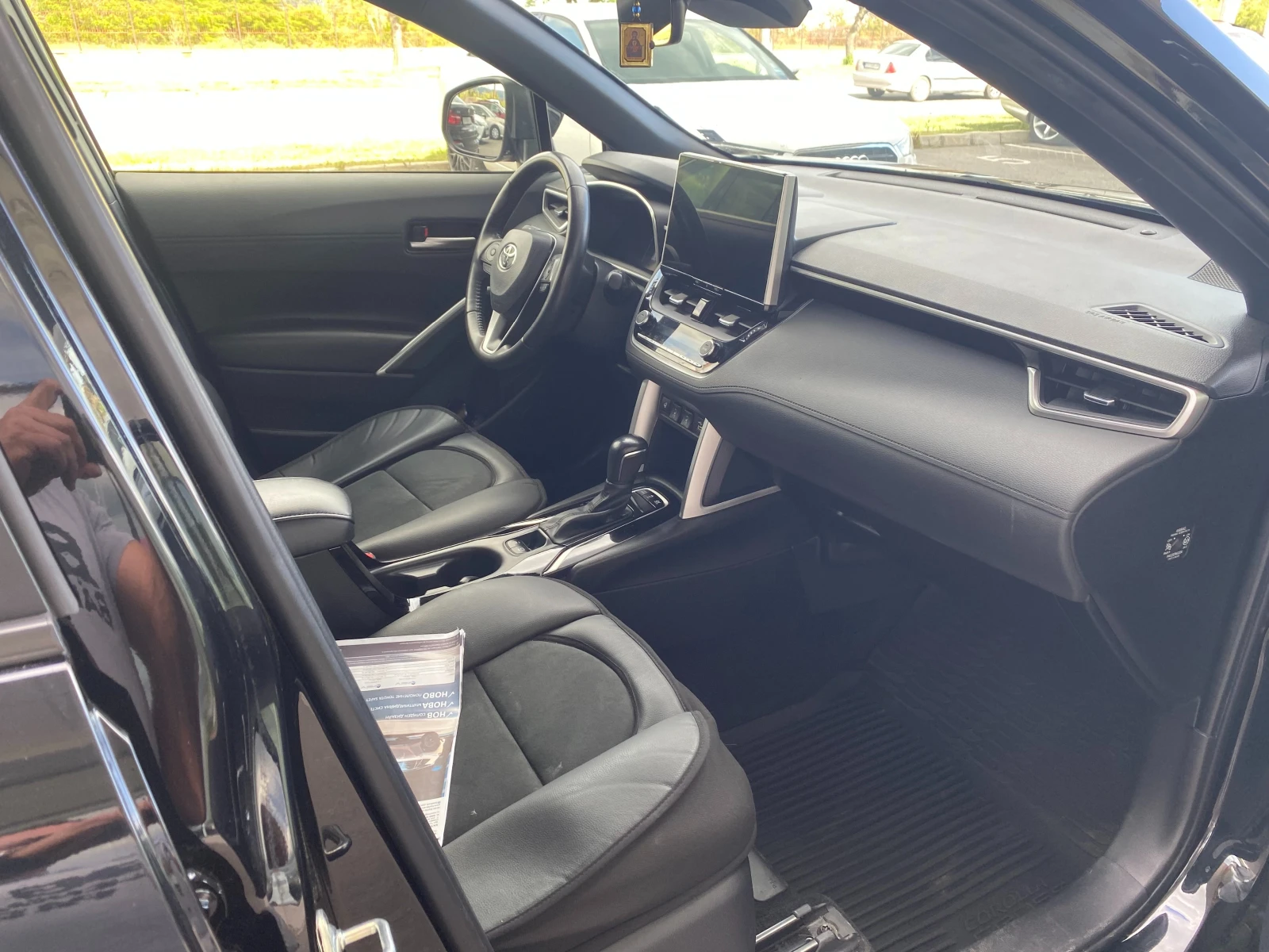 Toyota Corolla Cross 2.0 HEV Luxury FWD, снимка 15 - Автомобили и джипове - 54619972