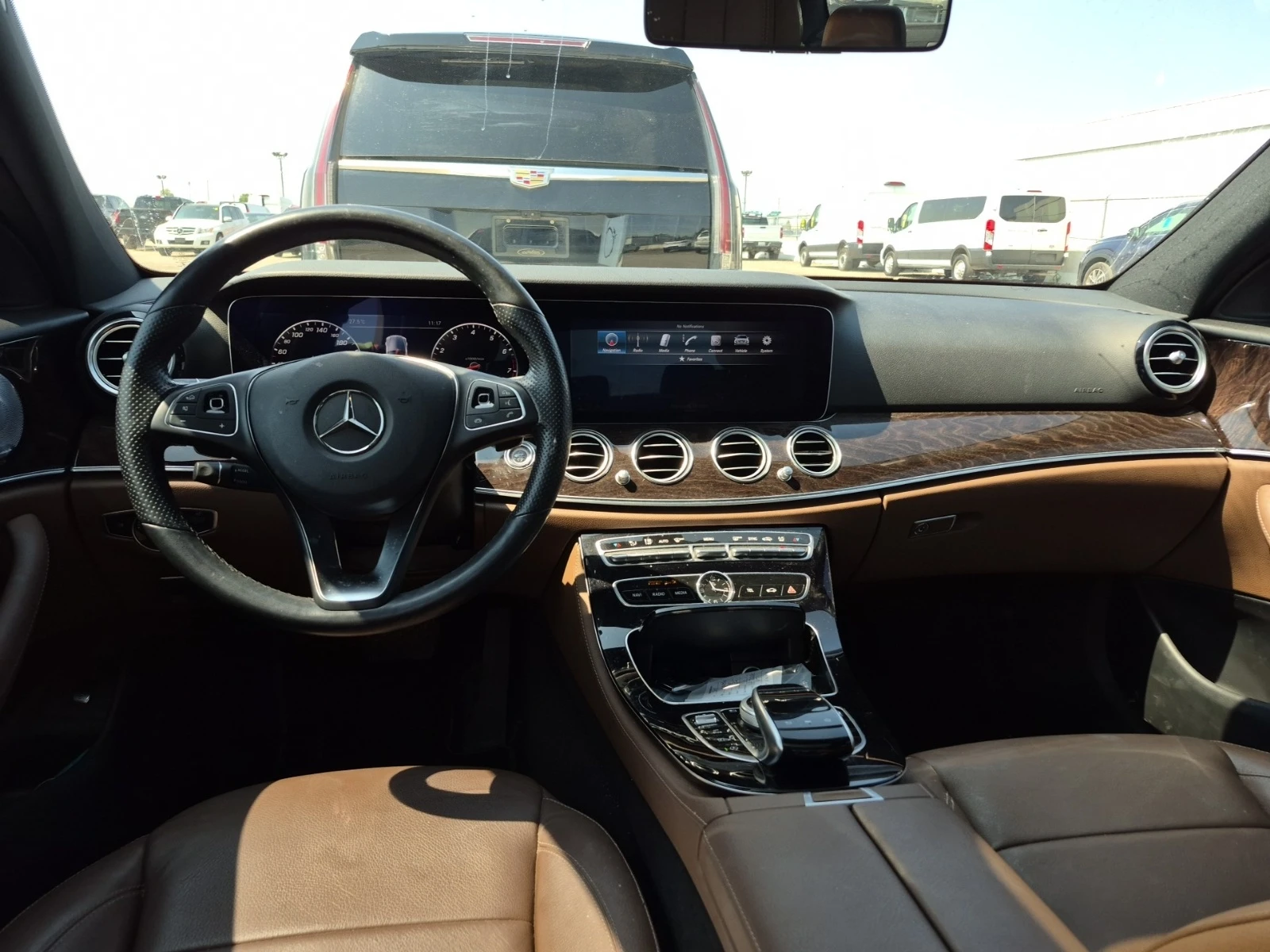 Mercedes-Benz E 300 AMG * BURMESTER * ПАНОРАМА * СЕРВИЗНА ИСТОРИЯ * , снимка 6 - Автомобили и джипове - 55136175