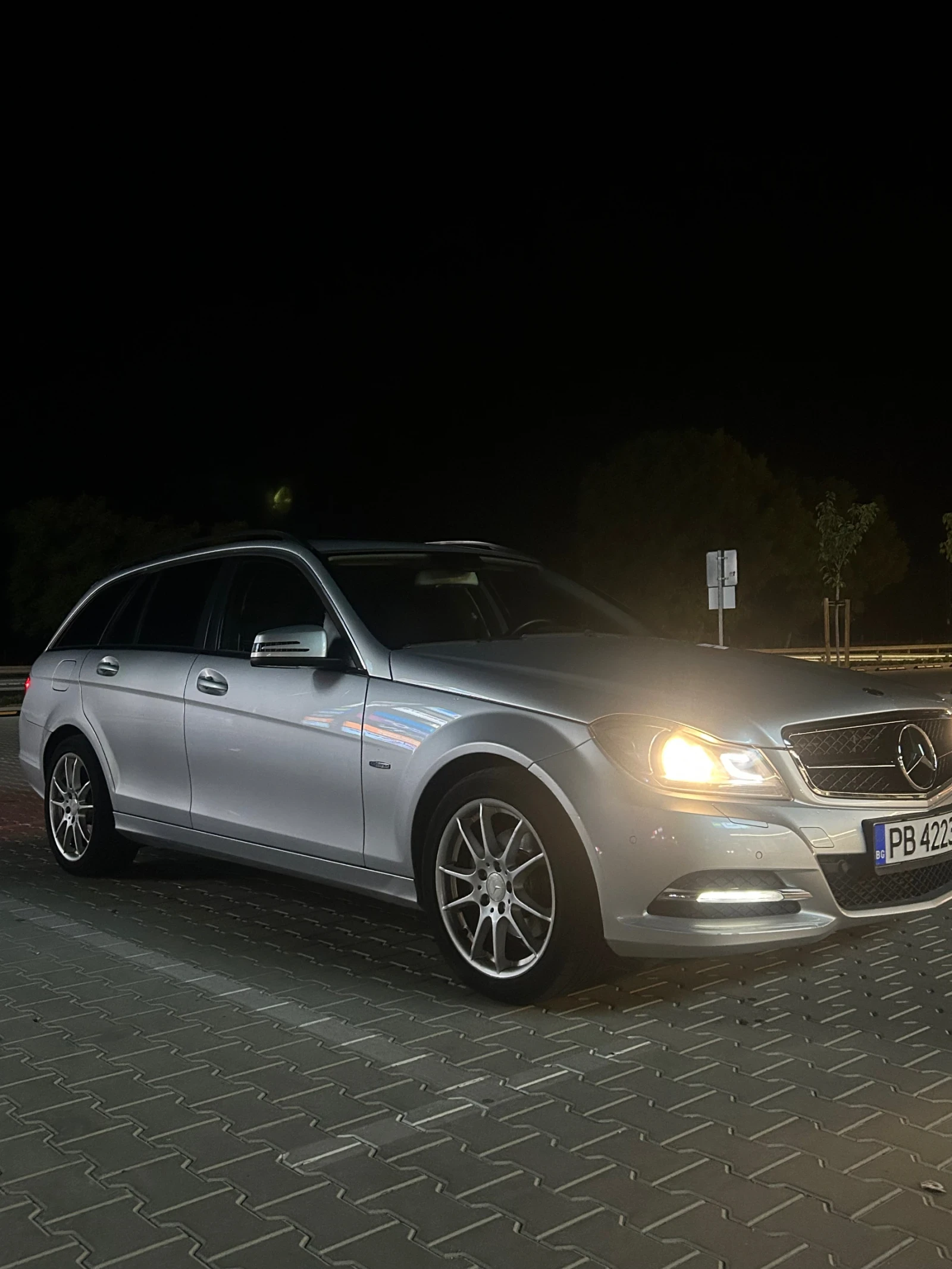 Mercedes-Benz C 220, снимка 3 - Автомобили и джипове - 56184035