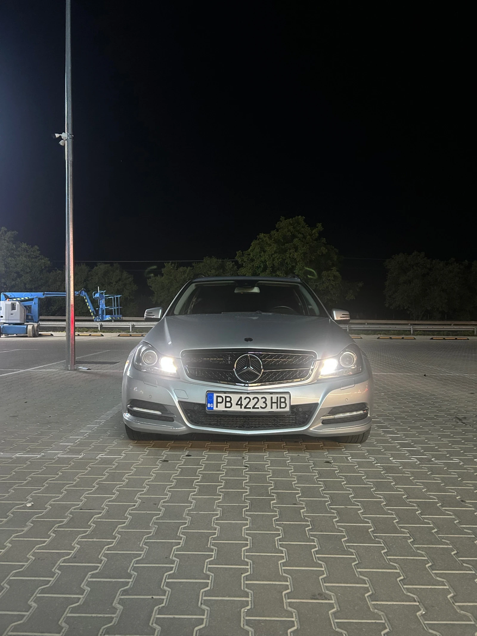 Mercedes-Benz C 220, снимка 2 - Автомобили и джипове - 56184035