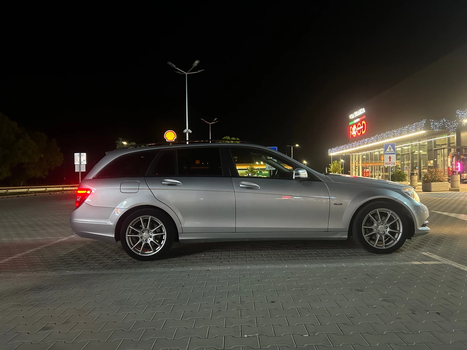 Mercedes-Benz C 220, снимка 4 - Автомобили и джипове - 56184035