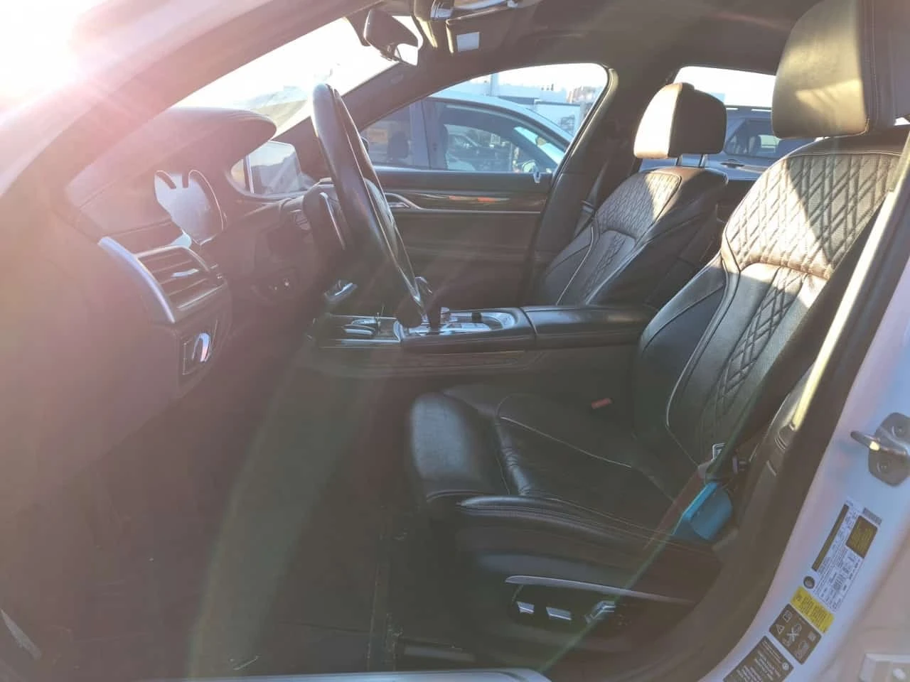 BMW 750 /Awd 750i/Xdrive/ОБДУХ/ПОДГРЕВ/ХЕДЪП/ПАНОРАМА, снимка 3 - Автомобили и джипове - 56300580