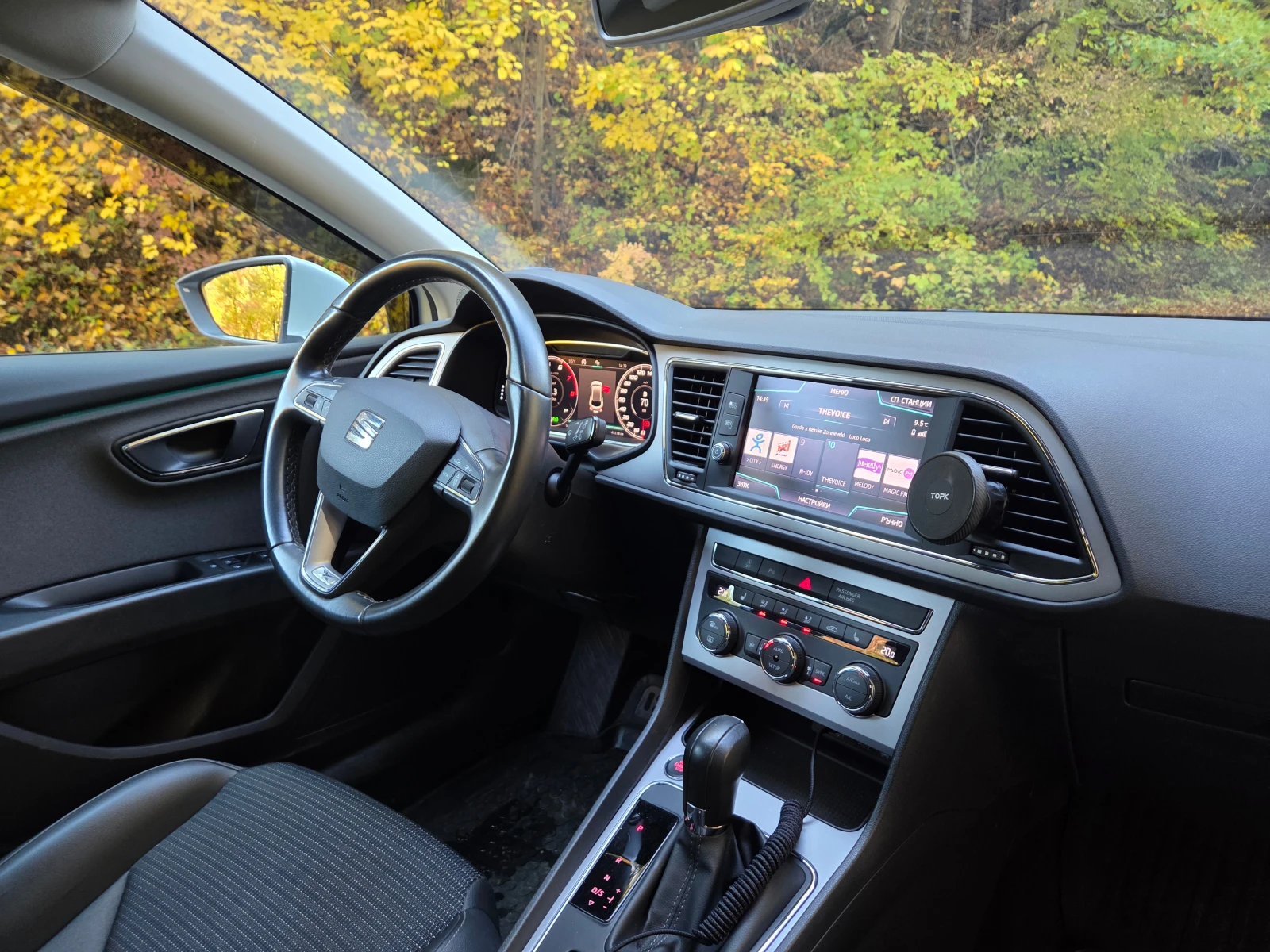 Seat Leon Sportstourer ST, снимка 10 - Автомобили и джипове - 56658206