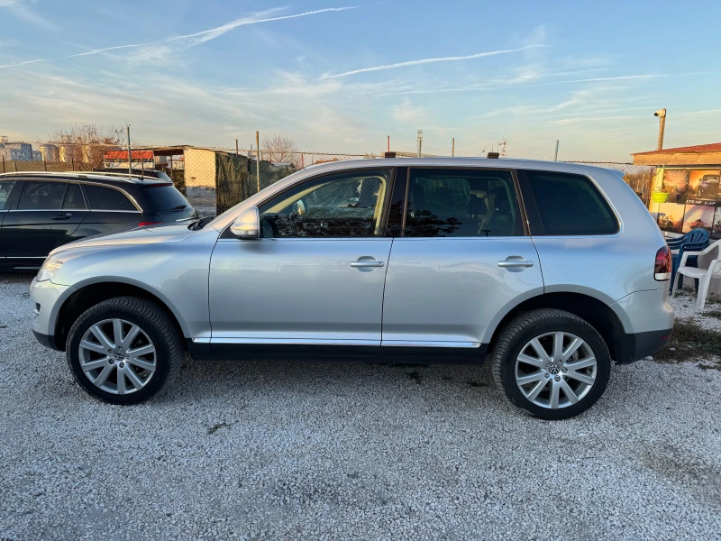 VW Touareg 2.5TDI-NAVI-KOJA-XENON-PODJREV-4X4-PAMET, снимка 4 - Автомобили и джипове - 47901078