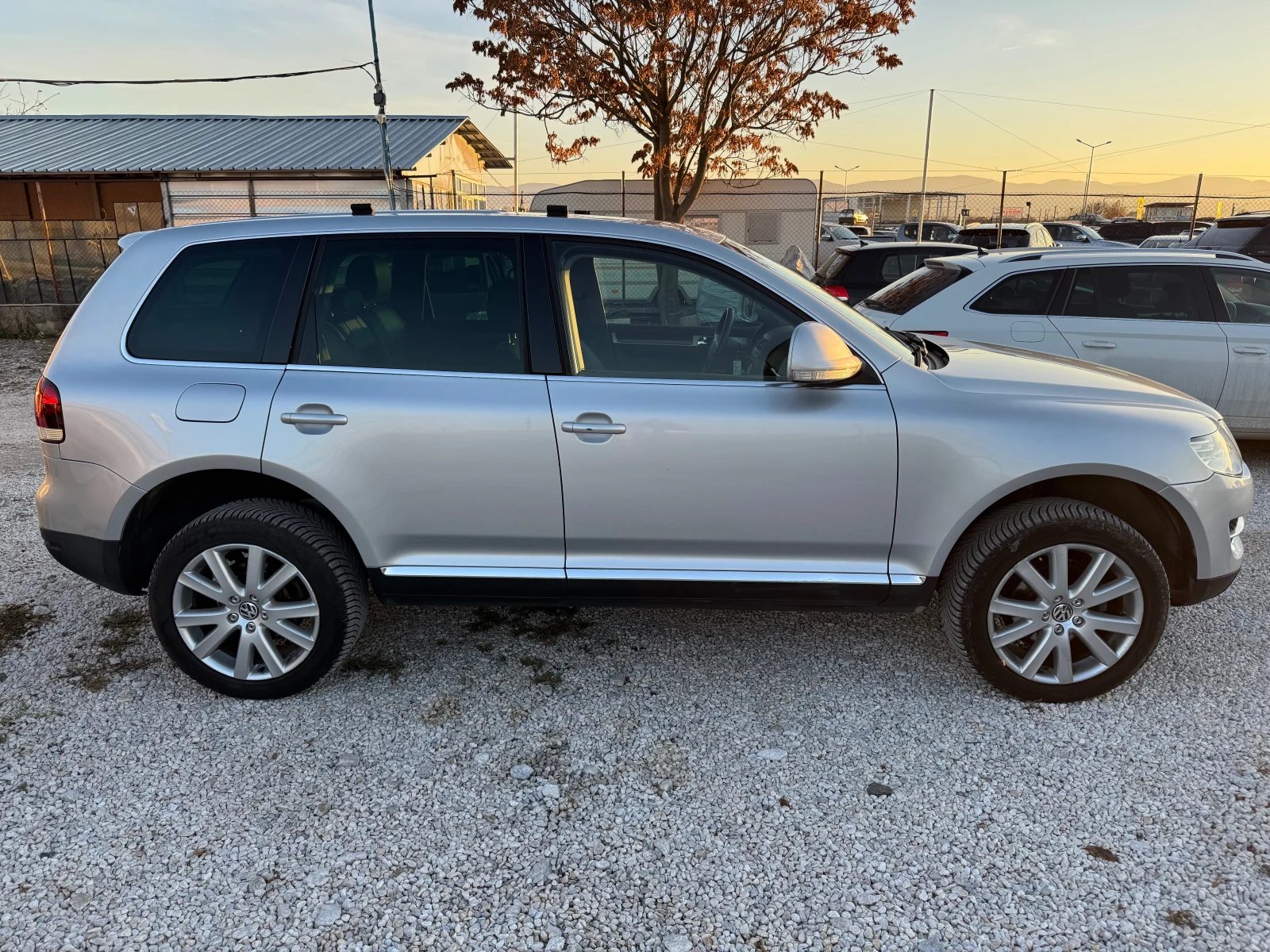 VW Touareg 2.5TDI-NAVI-KOJA-XENON-PODJREV-4X4-PAMET - изображение 6