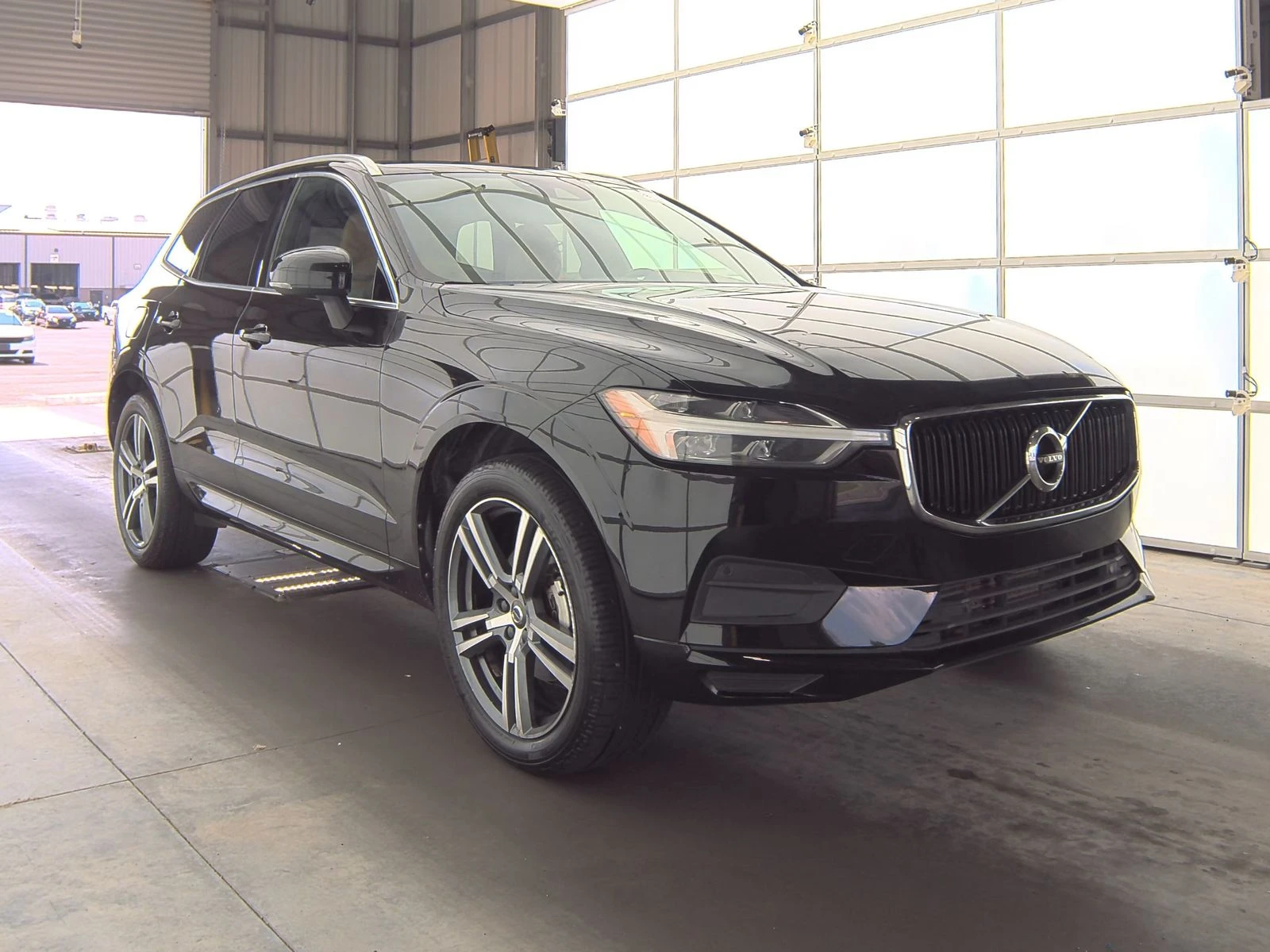 Volvo XC60 T5 Momentum - изображение 3