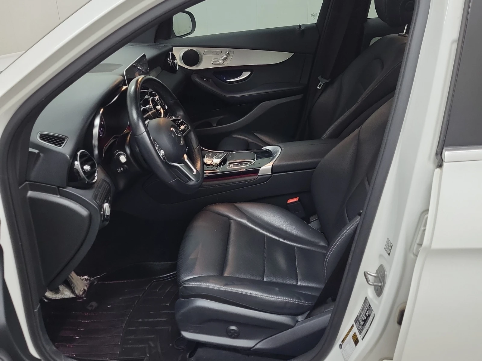 Mercedes-Benz GLC 300 * 4MATIC * PANORAMA * CARFAX * АвтоКредит - изображение 7