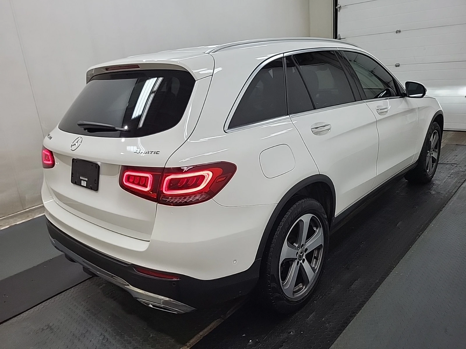 Mercedes-Benz GLC 300 * 4MATIC * PANORAMA * CARFAX * АвтоКредит - изображение 5