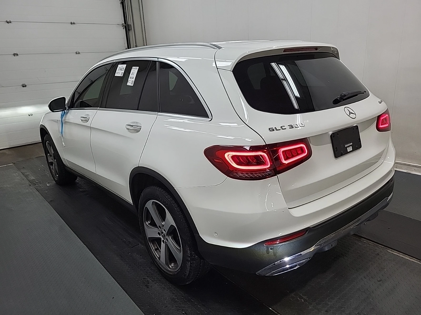 Mercedes-Benz GLC 300 * 4MATIC * PANORAMA * CARFAX * АвтоКредит - изображение 3