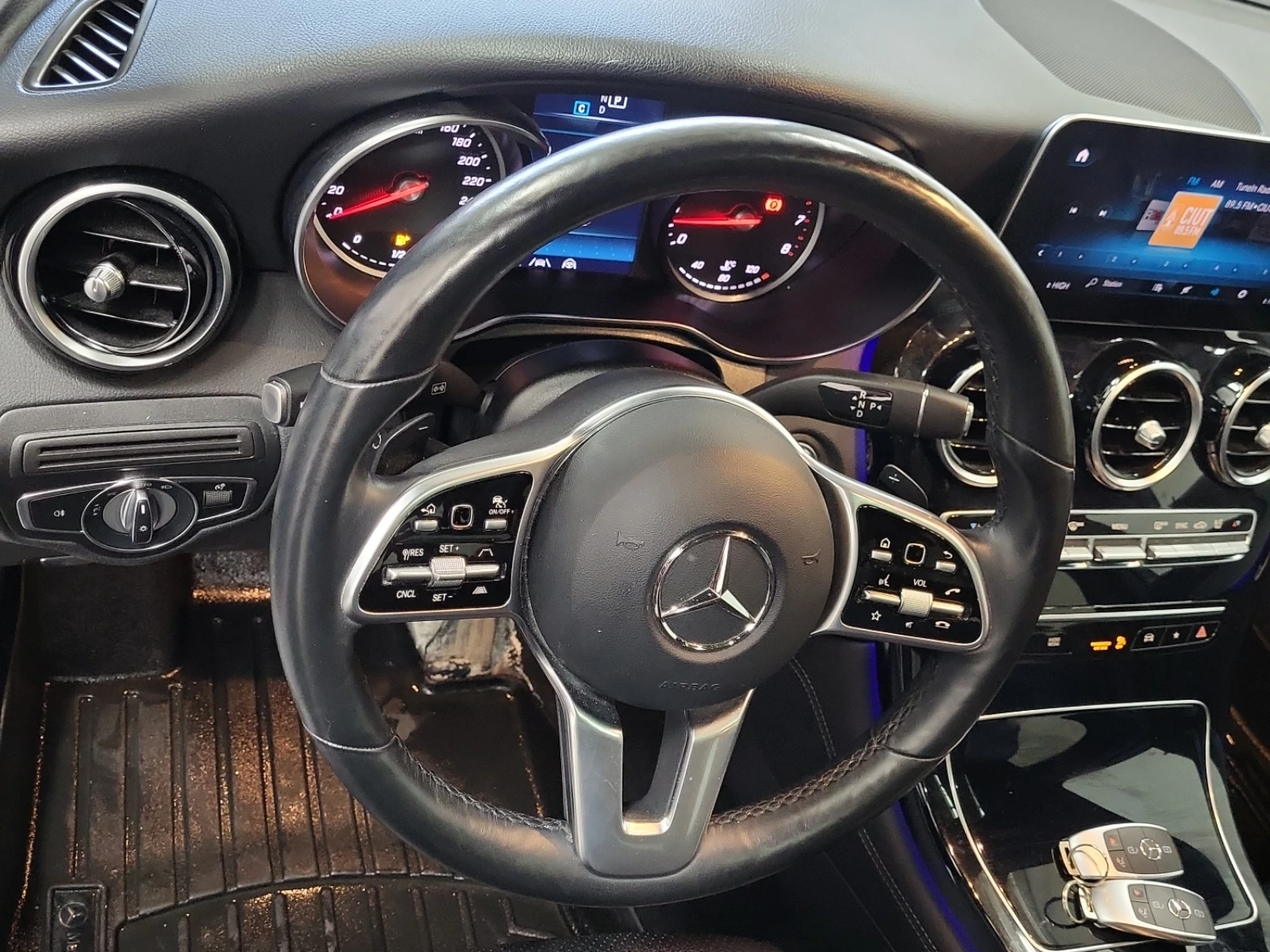 Mercedes-Benz GLC 300 * 4MATIC * PANORAMA * CARFAX * АвтоКредит - изображение 10